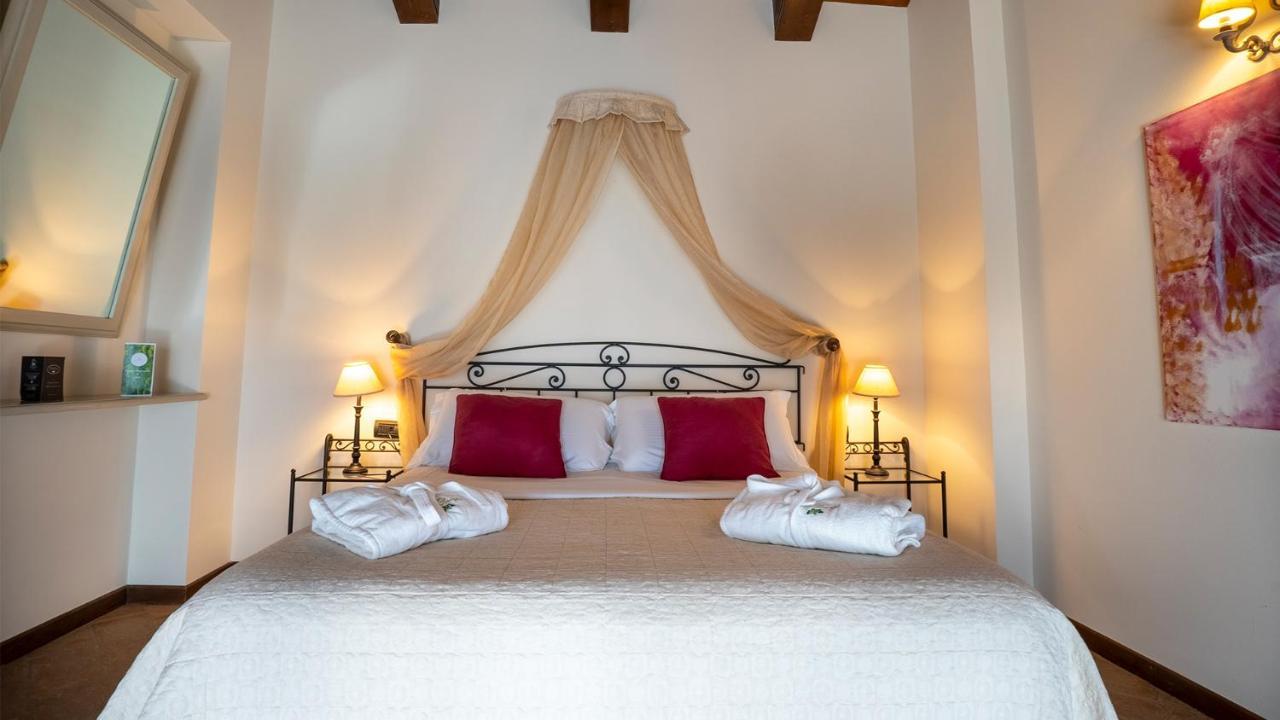 Relais Bella Rosina Pool & Spa La Cassa ภายนอก รูปภาพ
