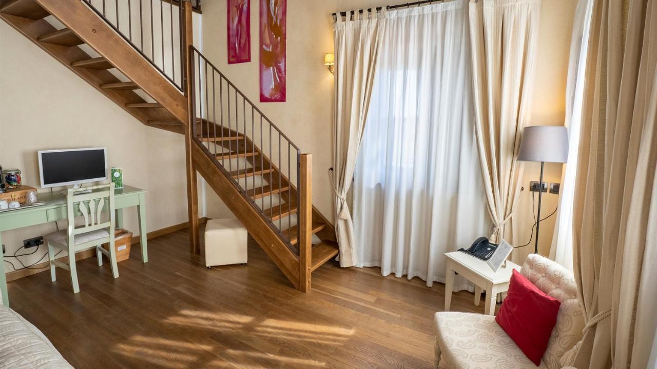 Relais Bella Rosina Pool & Spa La Cassa ภายนอก รูปภาพ