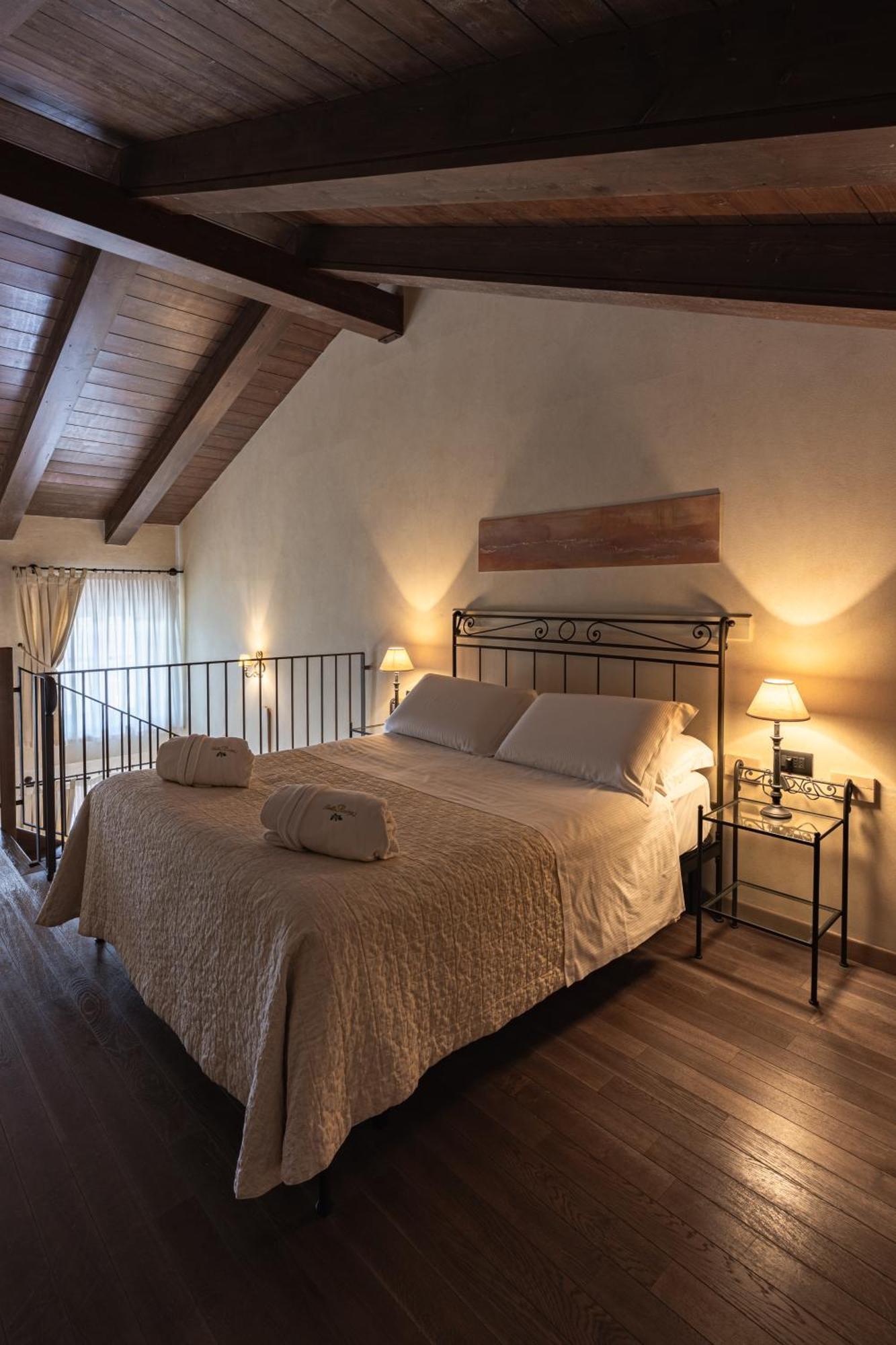 Relais Bella Rosina Pool & Spa La Cassa ภายนอก รูปภาพ