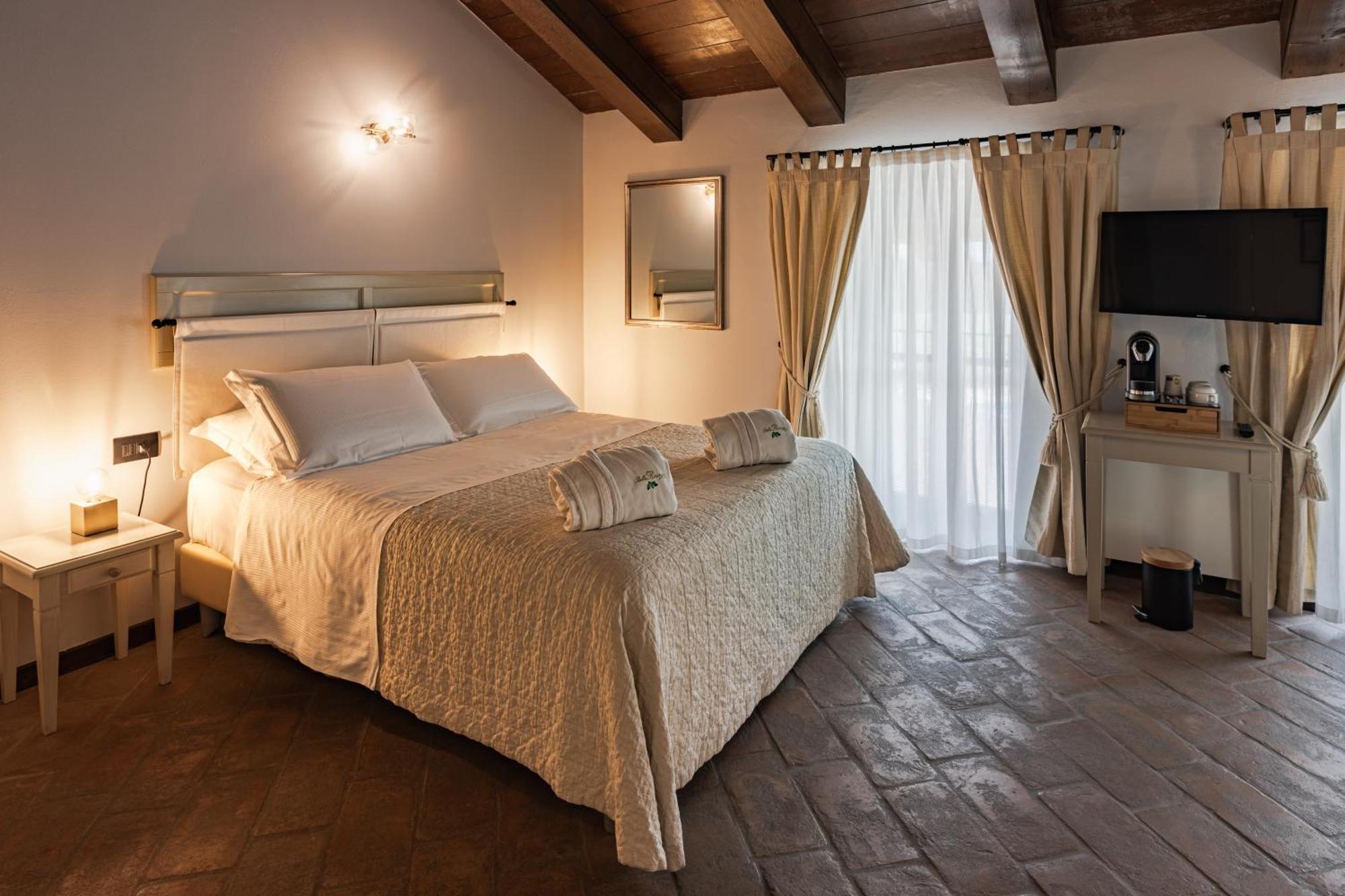 Relais Bella Rosina Pool & Spa La Cassa ภายนอก รูปภาพ