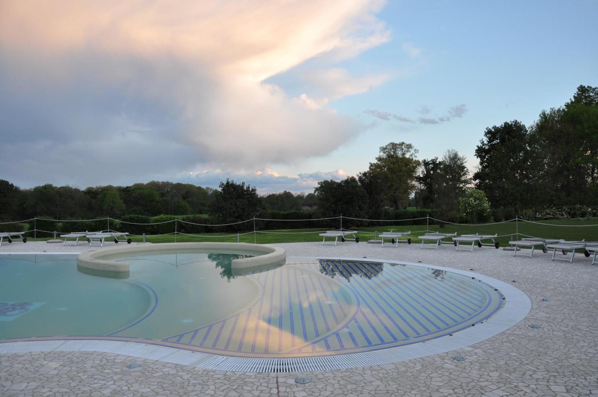 Relais Bella Rosina Pool & Spa La Cassa ภายนอก รูปภาพ