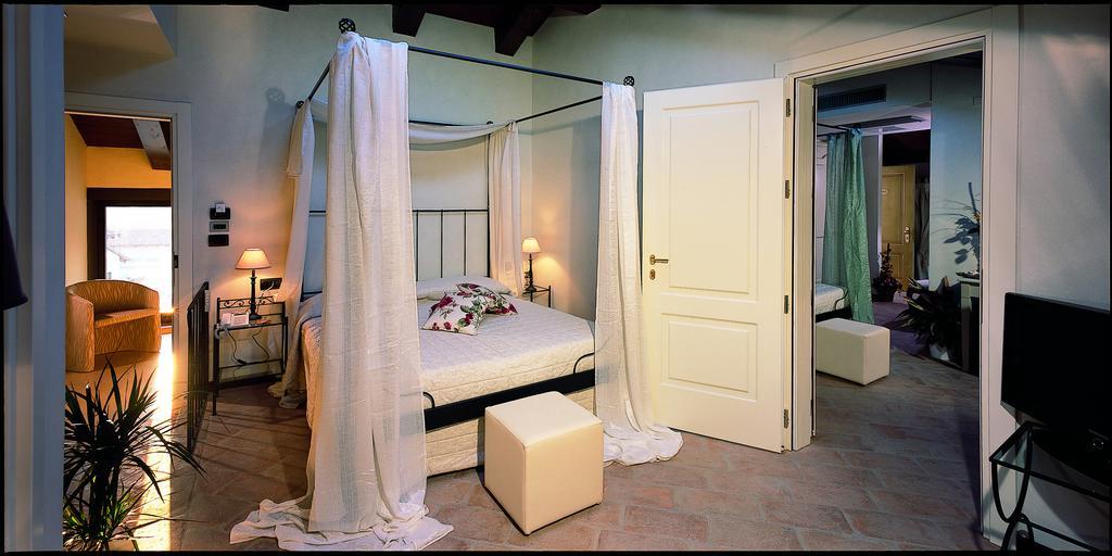 Relais Bella Rosina Pool & Spa La Cassa ภายนอก รูปภาพ