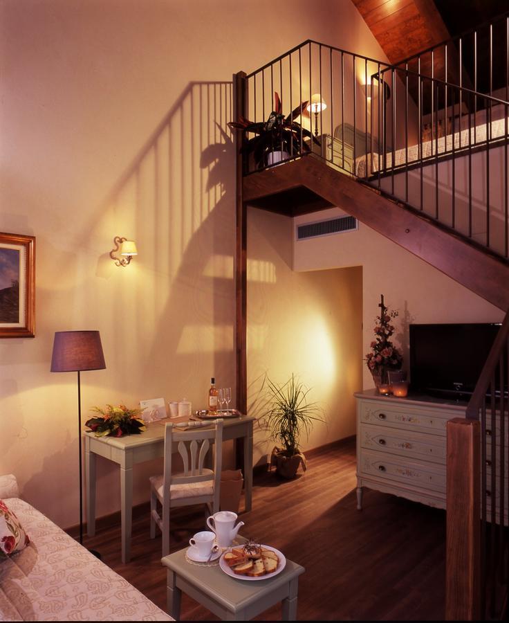 Relais Bella Rosina Pool & Spa La Cassa ภายนอก รูปภาพ